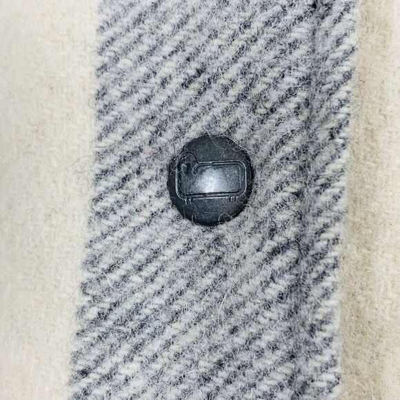 Woolrich Wool Blend Plaid Buffalo White Gray Vest Women’s EUC Size Medium - Picture 4 of 16